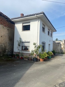 Se vende acogedora casa en el pueblo de Lledias de Llanes