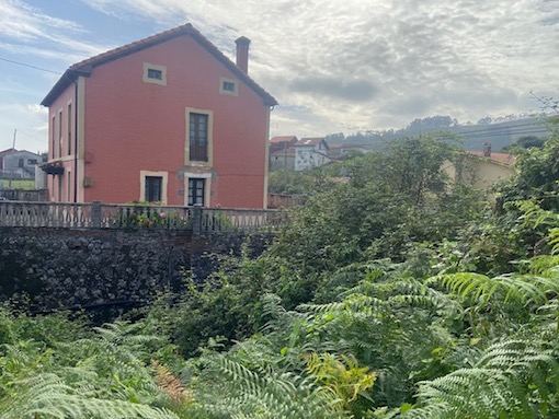 casa con jardin en venta en  villahormes de llanes