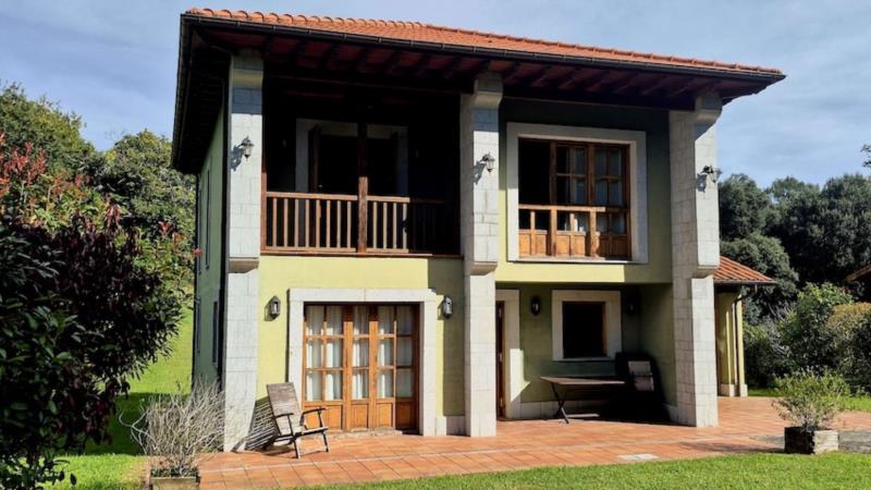 se vende casa en ovio de llanes