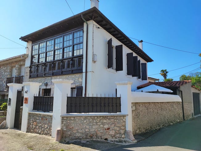 casona de aldea en venta en pueblo con playa llanes