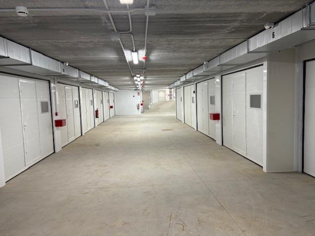 se alquilan garajes cerrados en llanes centro