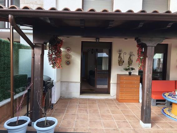 venta de piso en planta baja con terrazas cerca de playa en pueblo de llanes