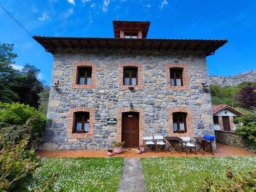 se vende casa en zona de meré de Llanes