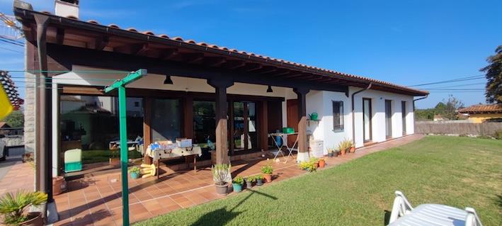 se vende casa en planta baja con jardín cerca de la playa en llanes